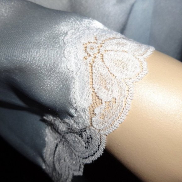 Vintage 90's Ice Blue Satin Barbizon Robe - Picture 6 of 7